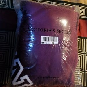 PINK Victoria's Secret Accessories - PINK Victoria's Secret Sherpa Blanket PINK Victoria's Secret Accessories - PINK Victoria's Secret Sherpa Blanket